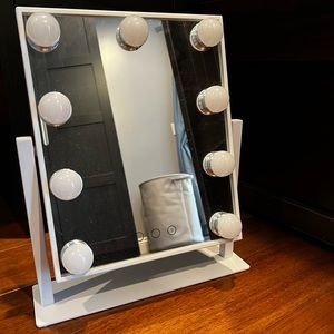 Hollywood Vanity Mirror Lighted Makeup Mirror